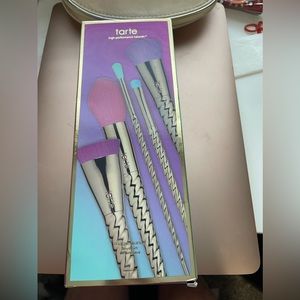 New and Unused Set of Five Magic Wand Makeup Brushes by Tarte